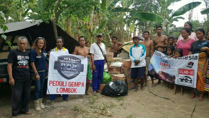 Komunitas Double Cabin Indonesia telah memberikan bantuan di Lombok. (foto : dok)