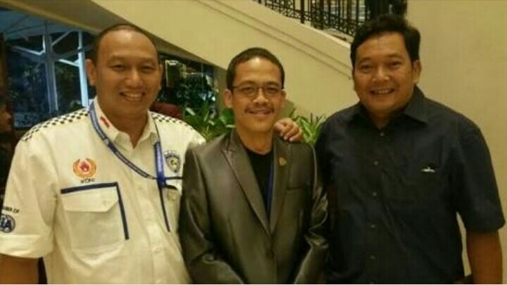 Anondo Eko (kiri) bersama A.Hariono (Waketum IMI) dan Dodi Irawan (Sekum IMI DKI).(foto : bs)