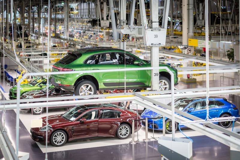Porsche Poles Tampilan Compact SUV Terbarunya yang Paling Laris di China