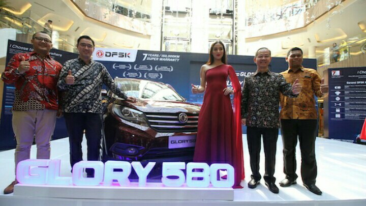 DFSK Glory 580 tersedia dengan 4 model siap menyapa warga Bandung. (foto : ist)