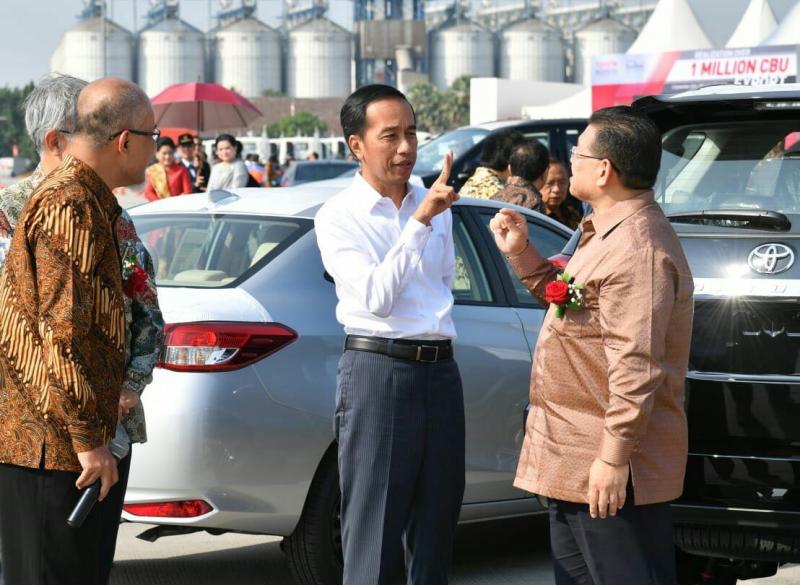 Presiden Jokowi mendukung ekspor Toyota yang telah tembus 1 juta unit. (foto : ist)