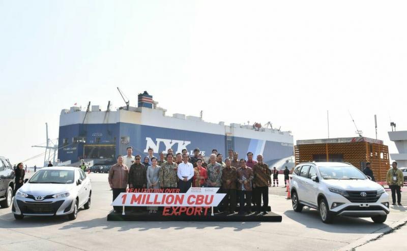 Pengapalan produk Toyota oleh Presiden Jokowi menandai ekspor 1 juta unit. (foto : ist)