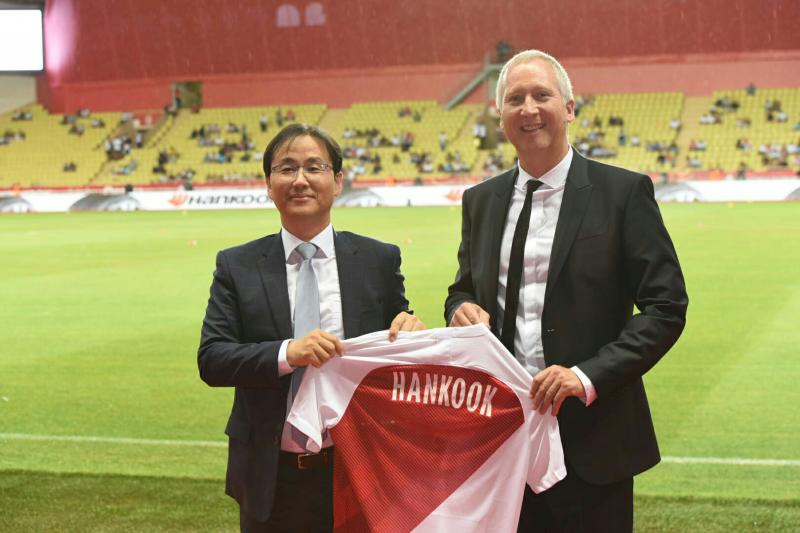 Perwakikan Hankook tire dan klub AS Monaco. (foto : ist)