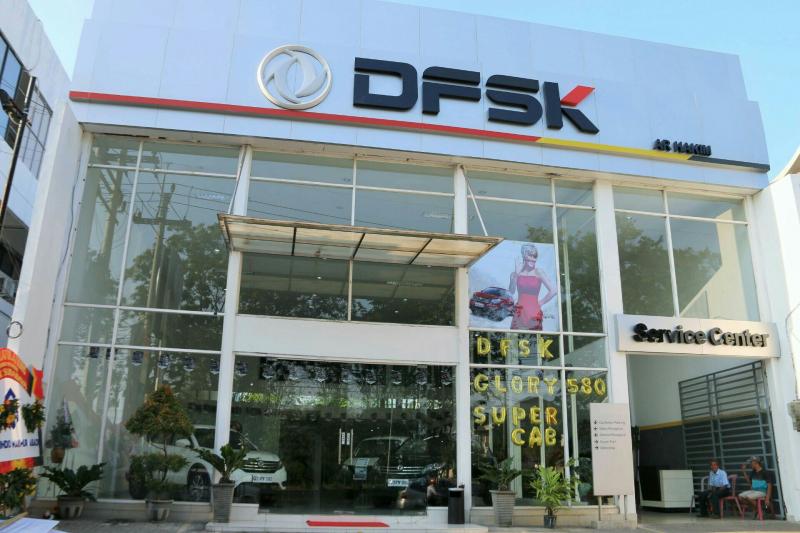 Diler DFSK di jalan Arief Rachman Hakim Surabaya. (foto : budsan)