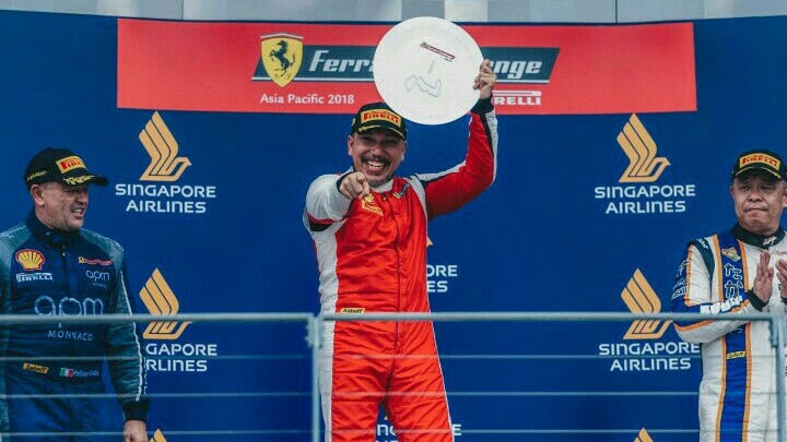 Renaldi Hutasoit Kembali kumandangkan lagu Indonesia Raya di Ferrari Challenge. (foto : Ist)