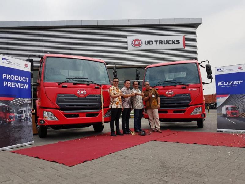 UD Trucks Kuzer membidik pasar potensial di Jawa Timur. (foto: Ryne) 