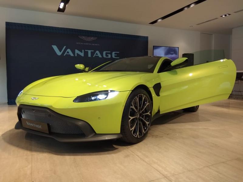 Aston Martin Vantage terbaru hadir dalam jumlah terbatas, harga tembus lima miliar. (foto: anto) 