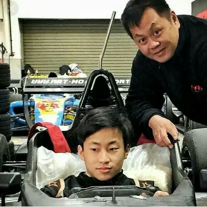 Keanon dan Yongliek Santoso. Tahun depan balap Formula Renault atau F3 Asia. (foto : Ist)