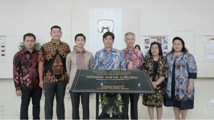Manajemen PT Honda Prospect Motor meresmikan Diler Baru Honda Arta Cikupa di Tangerang. (foto: HPM)