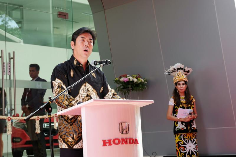 Presdir PT. Honda Prospect Motor Takehiro Watanabe saat peresmian diler baru Honda di Kaltim. (foto : ist)