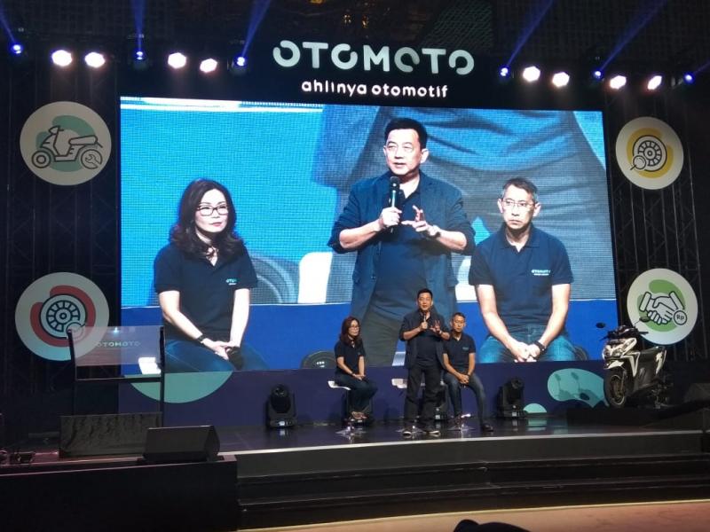 Marwoto Soebiakno (tengah),  Founder sekaligus Board of Advisor OTOMOTO ingin motor jadi aset berharga bagi pemiliknya. (foto: anto) 