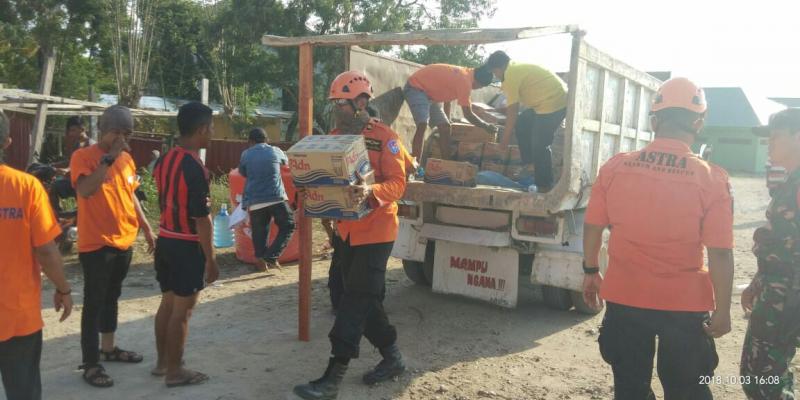 Melalui Nurani Astra dari Group Astra salurkan bantuan untuk korban tsunami Palu dan Donggala. (foto : astra)