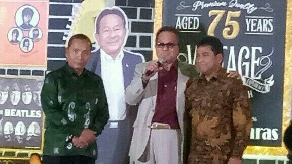 Soebronto Laras bersama pemilik hotel Sahid Jakarta, Hariyadi Sukamdani. (foto : budsan)