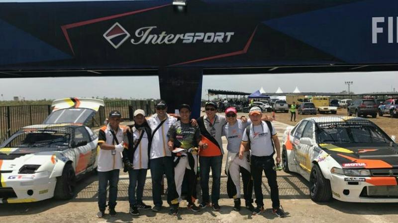 Adwitya Amandio, Valentino Ratulangi bersama CEO, manajer dan ofisial ABM Motorsport di arena drifting Subang. (foto : ABM)