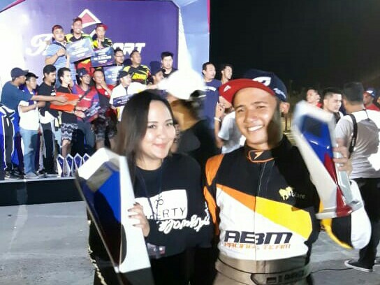 Amandio bersama Vita, kemenangan di Subang perkokoh ABM Drift Team. (foto : abm)