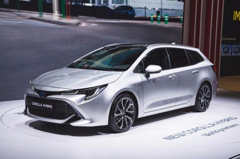 Toyota Corolla Touring Sport Hybrid tampil perdana di Paris Motor Show 2018. (foto: autocar) 