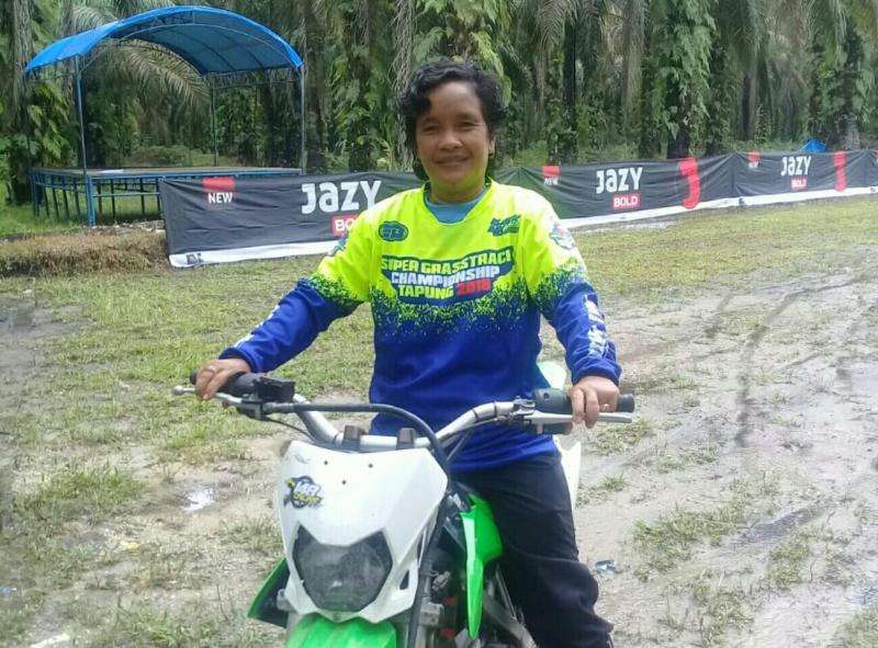 Wow, Nih Dia Promotor Grasstrack Wanita Dari Kampar Riau