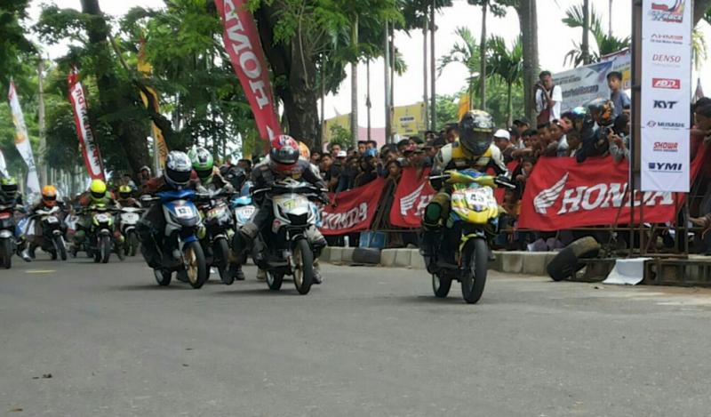 Kawasan GOR Agus Salim kembali jadi sirkuit road race. (foto : ende)