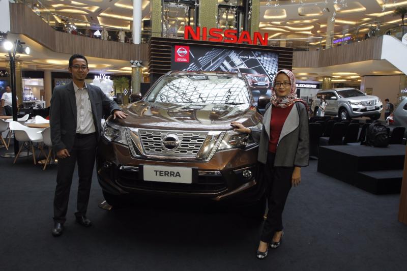 New Nissan Terra hadir menyapa warga kota Bandung (11-14/10). (foto: Monica) 