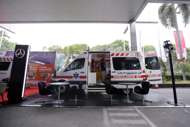 Selain peruntukkan People carrier, Mercedes-Benz Sprinter juga andal untuk ambulans. (foto: iqbal) 