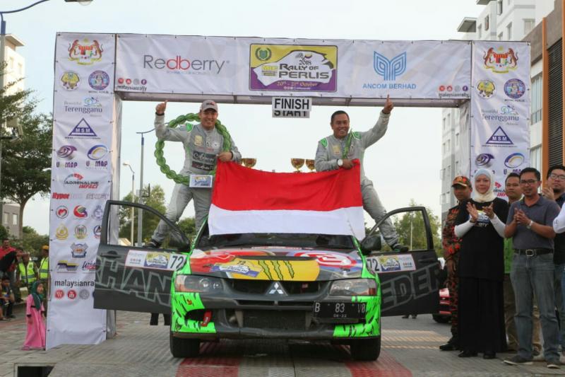 H. Rahmat dan Donny Wardono, kembali juara di Malaysia. (foto :ist)