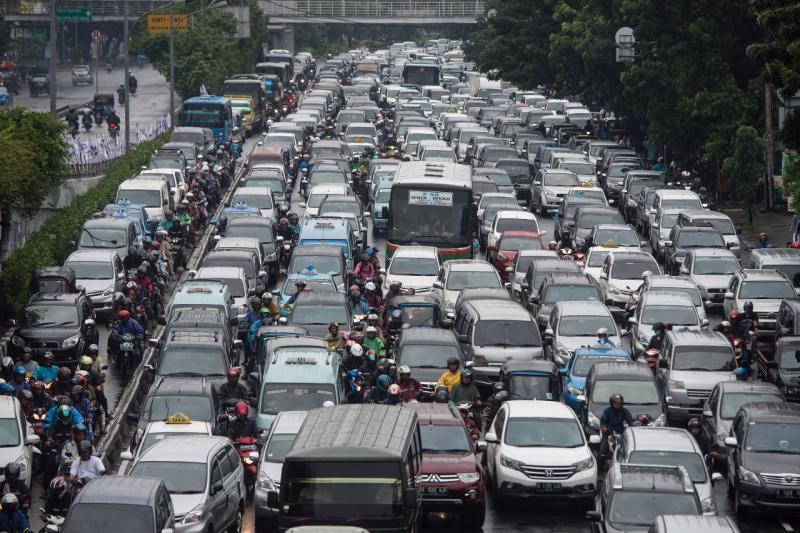 Hadapi kemacetan menggunakan kendaraan pribadi menurut GO-JEK dapat menurunkan produktifitas. (foto: globalradio)