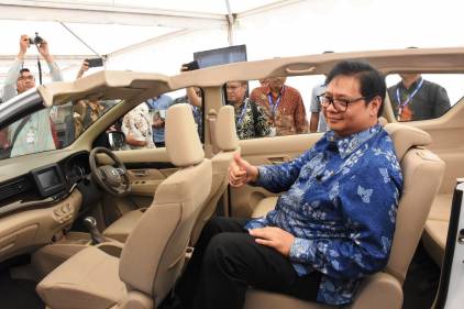 Menperin meresmikan seremoni ekspor All New Suzuki Ertiga di pabrik Suzuki di Cikarang, Jawa Barat. (foto: ist) 