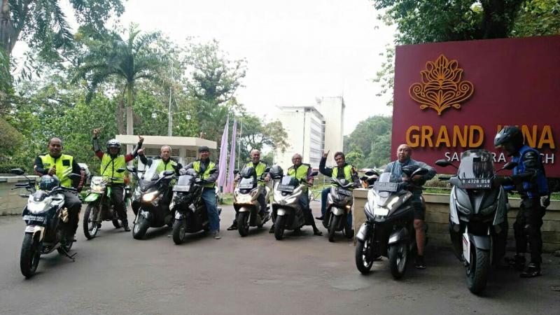 Grup 1 Old Rider Touring siap-siap kembali ke Jakarta dari Hotel Samudra Beach Pelabuhan Ratu. (foto : mobilinanews)