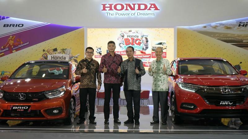 Aktifitas booth Honda di GIIAS Medan, dari penjualan, purna jual dan grand prize. (foto : ist)