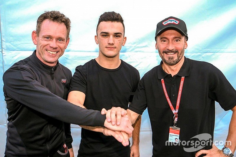 Max Biaggi (kanan) resmi luncurkan tim balap Moto3 untuk musim 2019 mendatang (ist)