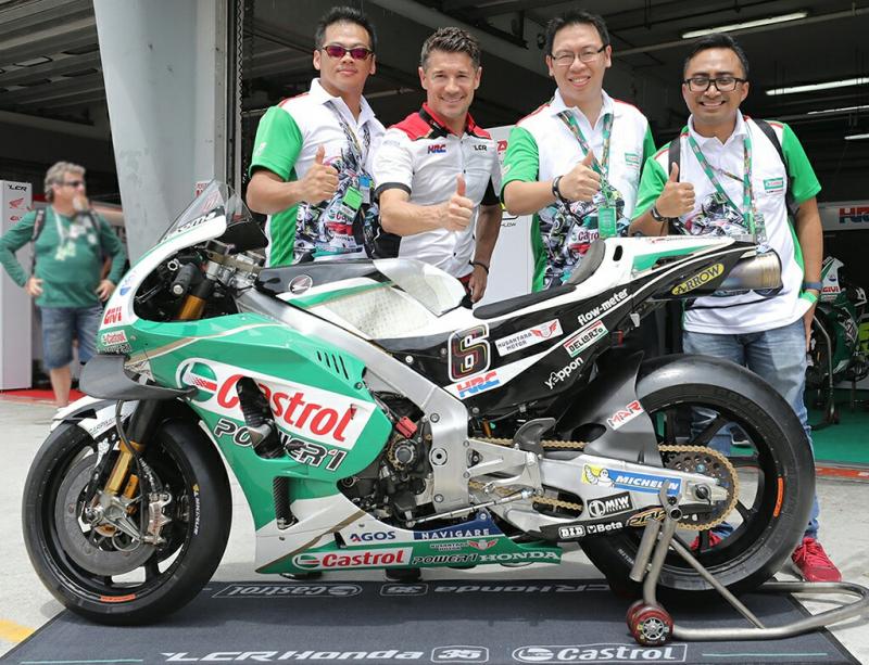 Penyematan nama Bengkel Indonesia pada motor LCR Honda di sirkuit Sepang. (foto : Ist)