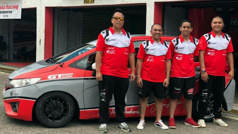 Kuartet pembalap Banteng Motorsport Jagonya Ayam di Sentul. (foto : bs)