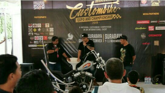 Acara Custombike Expo sudah dimulai sejak hari pertama IIMS Surabaya 2018. (foto :Ist)