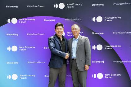 CEO GRAB bersama CIO Hyundai Motor Company sepakat kerjasama memulai program kendaraan listrik. (foto: Grab) 