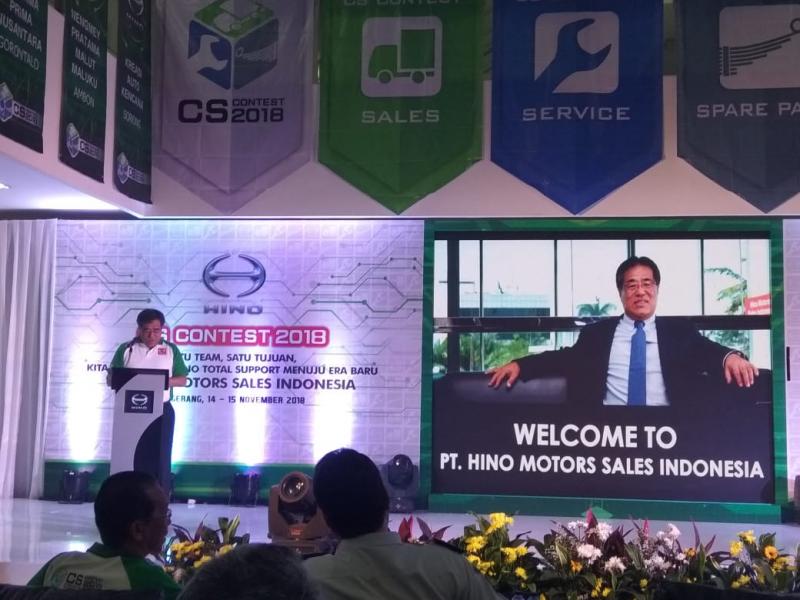 Hino Motors Sales Indonesia berikan Total Support kepada pelanggannya lewat layanan purna jual yang maksimal. (foto: anto) 