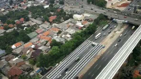 Proyek tol Jakarta - Cikampek 2 elevated di Bekasi Timur. (foto : tribunnews)