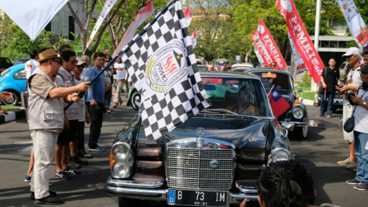 Ratusan mobil klasik meriahkan ultah ke-39 PPMKI di Bali. (foto : ist)