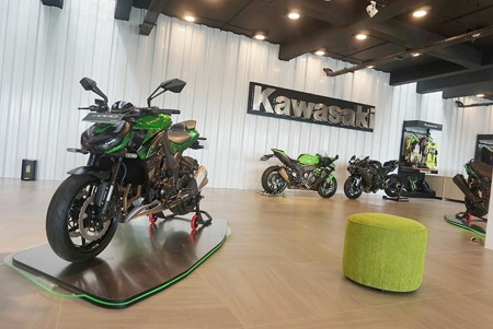 Diler baru Kawasaki Greentech di Pekanbaru punya fasilitas palinh lengkap di Indonesia. (foto: ist) 