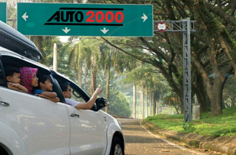 Customer menuju outlet Auto2000 untuk membeli mobil baru Toyota. (foto : ist)