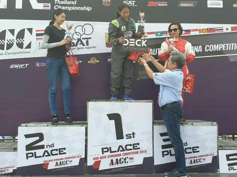 Dina Pricillia, naik podium kesatu di Thailand. (foto : hendra)