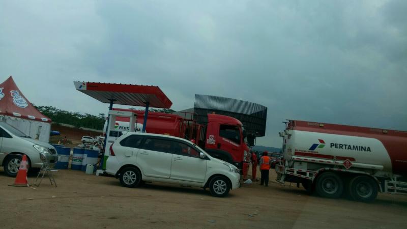 SPBU Pertamina mobile di rest area tol Batang - Semarang. (bs)