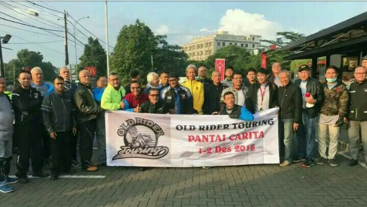 Old Rider ketika bersiap melakukan touring dari Jakarta ke Pelabuhan Ratu, Sukabumi beberapa waktu lalu. (foto : Ist)