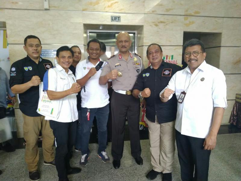 Perwakilan dari IMI Pusat dan IMI DKI bersama Kakorlantas Irjen Pol Refdi Andri di kantor Korlantas Jakarta. (foto : ist) 