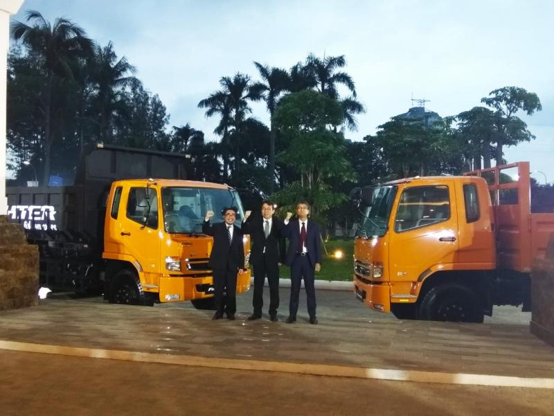 Kesembilan varian truk baru ini adalah tipe Fighter, model medium duty truck (MDT) terbaru dari Mitsubishi Fuso. (anto) 
