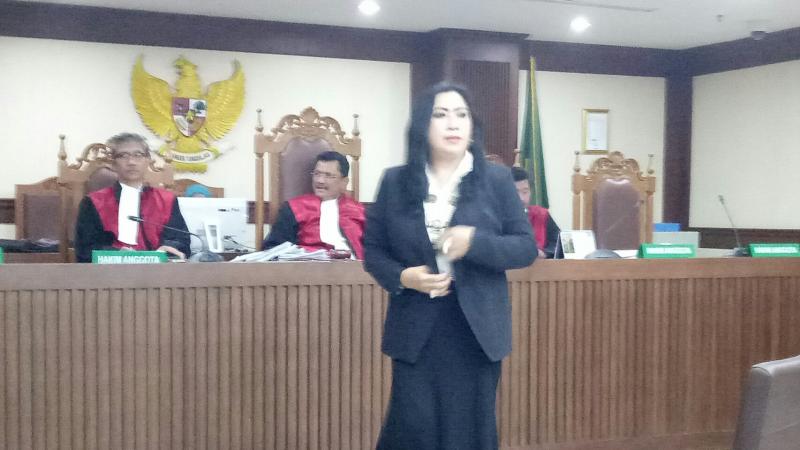 Presiden AKHKI DR Cita Citrawinda Noerhadi SH, MIP yakin majelis hakim akan mengabulkan gugatan. (foto : bs)