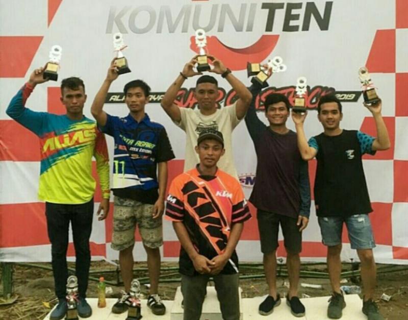 Podium Juara jadi mirip Kejurda Sumatera Utara. (foto : agus)
