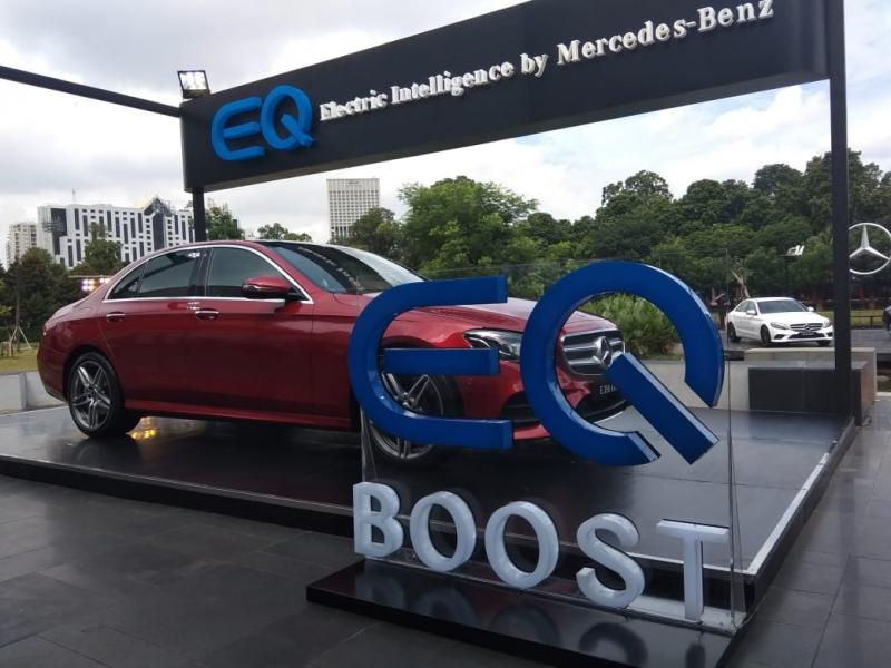 EQ Boost Mercedes-Benz Jadi Transisi Teknologi Mobil Listrik