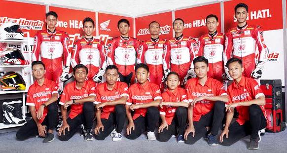 Skuad lengkap Astra Honda Racing Team (AHRT) di musim 2019 (foto: ahrt)