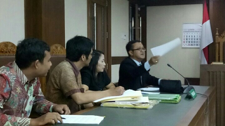 Tim kuasa hukum Genta yang dipimpin DR Suyud Margono SH, M Kum ajukan keberatan terkait saksi fakta tergugat. (foto : bs)