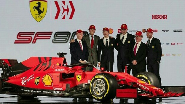 Skuad tim Ferrari 2019 saat peluncuran mobil Ferrari SF90 pada Jumat kemarin. (foto : motorsport)